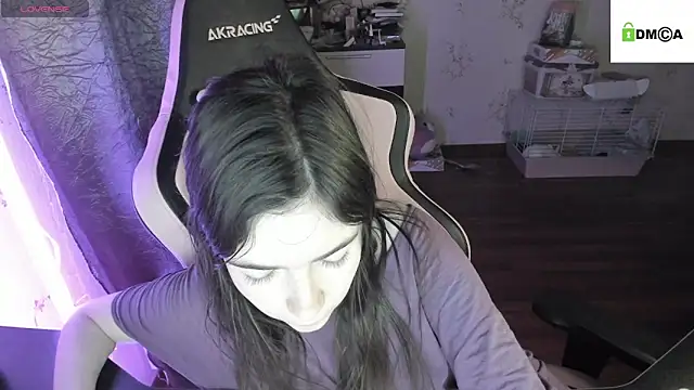 Snapshot of Crazy_forest_fairy chatting on December 3, 2:25 am Crazy forest fairy online show from December 3, 2:25 am