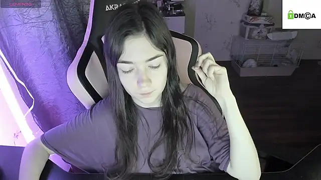 Snapshot of Crazy_forest_fairy chatting on December 3, 5:31 am Crazy forest fairy online show from December 3, 5:31 am