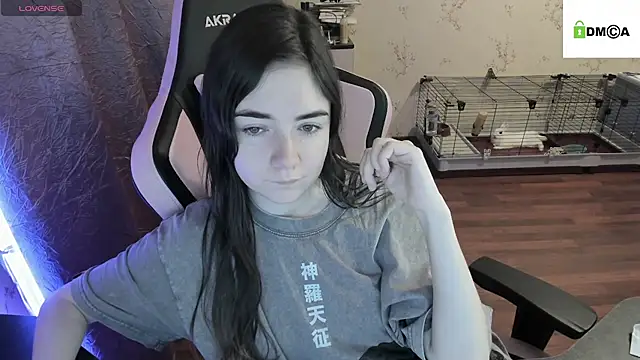 Snapshot of Crazy_forest_fairy chatting on December 14, 11:34 pm Crazy forest fairy online show from December 14, 11:34 pm