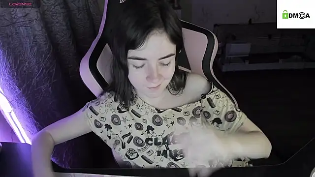 Snapshot of Crazy_forest_fairy chatting on December 16, 3:51 am Crazy forest fairy online show from December 16, 3:51 am