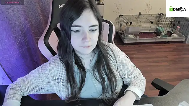 Snapshot of Crazy_forest_fairy chatting on December 21, 3:03 am Crazy forest fairy online show from December 21, 3:03 am