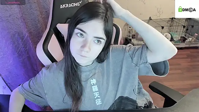 Snapshot of Crazy_forest_fairy chatting on December 22, 1:23 am Crazy forest fairy online show from December 22, 1:23 am