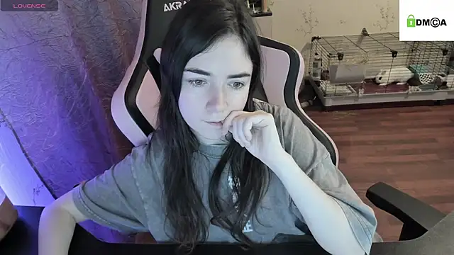 Snapshot of Crazy_forest_fairy chatting on December 22, 4:28 am Crazy forest fairy online show from December 22, 4:28 am