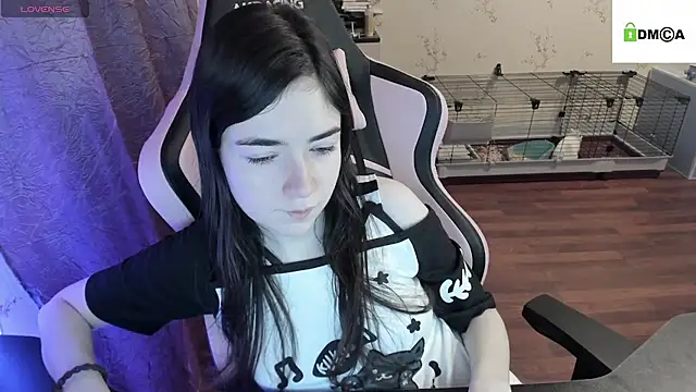 Snapshot of Crazy_forest_fairy chatting on December 30, 12:00 am Crazy forest fairy online show from December 30, 12:00 am