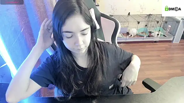 Snapshot of Crazy_forest_fairy chatting on January 6, 1:53 am Crazy forest fairy online show from January 6, 1:53 am