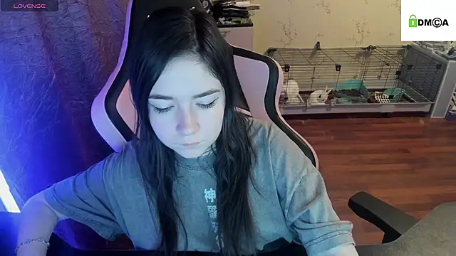 Snapshot of Crazy_forest_fairy chatting on March 19, 11:14 pm Crazy forest fairy online show from March 19, 11:14 pm