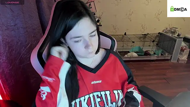 Snapshot of Crazy_forest_fairy chatting on October 10, 9:47 pm Crazy forest fairy online show from October 10, 9:47 pm