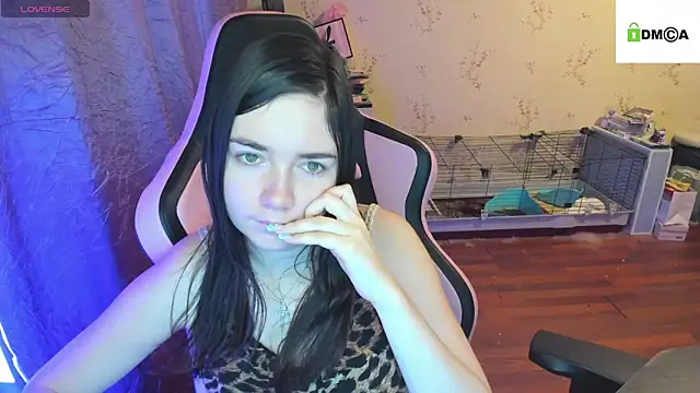 Snapshot of Crazy_forest_fairy chatting on October 16, 4:57 am Crazy forest fairy online show from October 16, 4:57 am