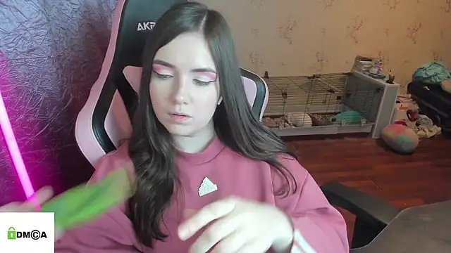 Snapshot of Crazy_forest_fairy chatting on February 5, 10:25 pm Crazy forest fairy online show from February 5, 10:25 pm