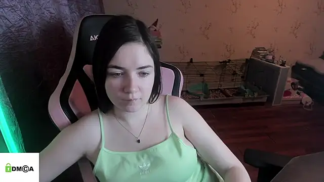 Snapshot of Crazy_forest_fairy chatting on February 27, 1:38 am Crazy forest fairy online show from February 27, 1:38 am