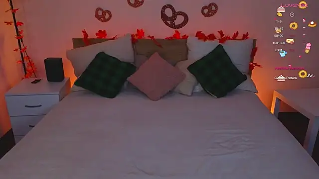 Hayle Hill online show from September 30, 2:27 am