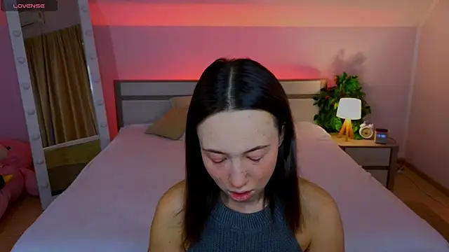 Hayle Hill online show from November 11, 1:38 am