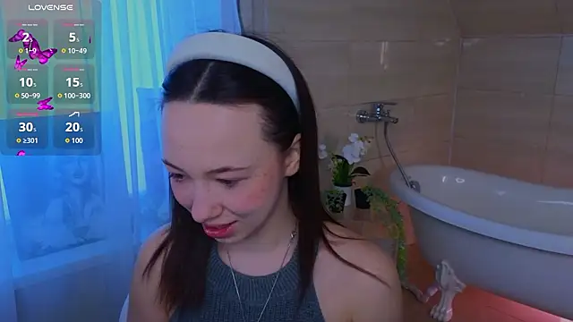 Hayle Hill online show from March 14, 2:28 am