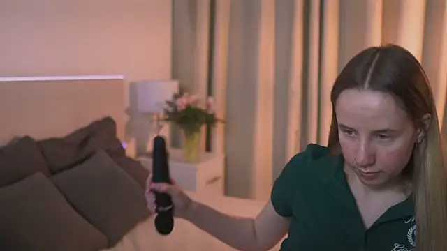 Cassie Kelman online show from March 5, 12:05 am