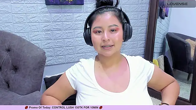  alaiasmile  online show from March 11, 1:37 am