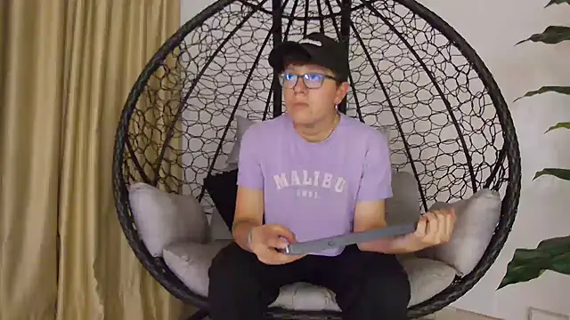 alex noa online show from November 11, 7:25 pm