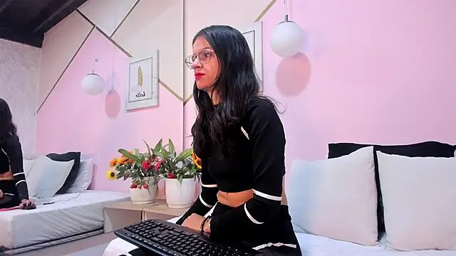 Snapshot of maye_wells chatting on December 24, 12:55 pm maye wells online show from December 24, 12:55 pm