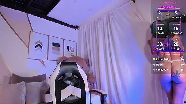 Snapshot of maye_wells chatting on January 2, 8:24 pm maye wells online show from January 2, 8:24 pm