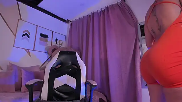 Snapshot of maye_wells chatting on January 28, 5:35 pm maye wells online show from January 28, 5:35 pm