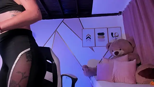 Snapshot of maye_wells chatting on February 3, 11:58 pm maye wells online show from February 3, 11:58 pm