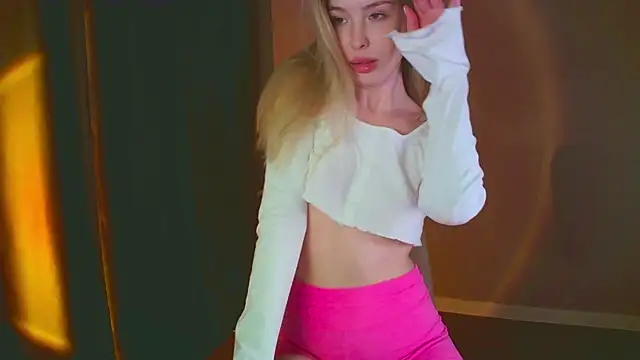 Snapshot of mia_raspberrie chatting on December 14, 11:45 pm mia raspberrie online show from December 14, 11:45 pm