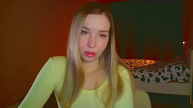 Snapshot of mia_raspberrie chatting on February 9, 3:11 am mia raspberrie online show from February 9, 3:11 am