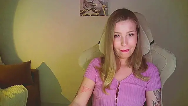 Snapshot of mia_raspberrie chatting on June 22, 9:56 pm mia raspberrie online show from June 22, 9:56 pm