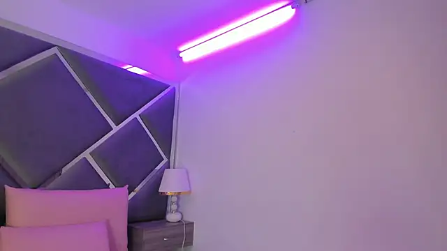 Charlotte Myers online show from November 21, 7:45 pm