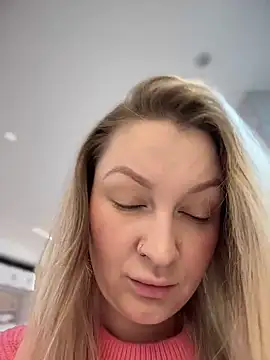 Teya moon  online show from December 19, 11:39 am