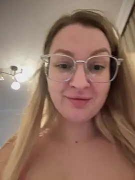 Teya moon  online show from March 13, 9:37 pm