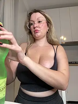 Teya moon  online show from November 5, 7:14 pm