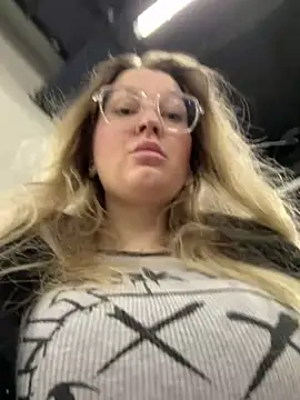 Teya moon  online show from March 6, 9:50 am