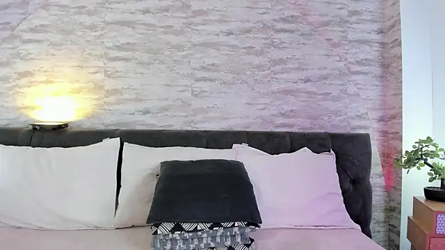 Snapshot of Anneth__M chatting on September 8, 7:46 pm Anneth M online show from September 8, 7:46 pm