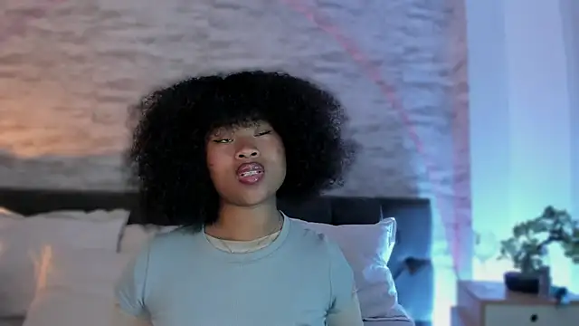 Snapshot of Anneth__M chatting on October 17, 8:00 pm Anneth M online show from October 17, 8:00 pm