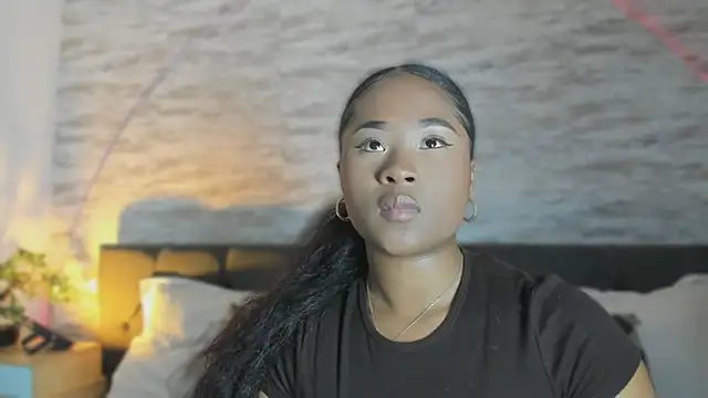 Snapshot of Anneth__M chatting on November 18, 8:24 pm Anneth M online show from November 18, 8:24 pm