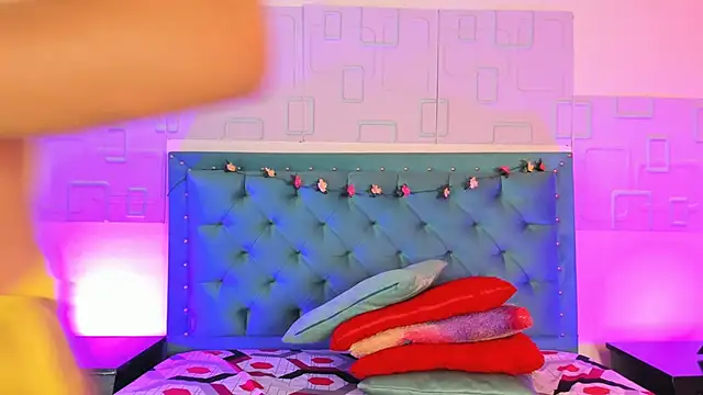 Snapshot of thamara26 chatting on March 10, 5:18 pm thamara26 online show from March 10, 5:18 pm