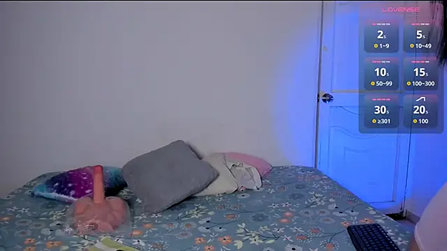 Snapshot of thamara26 chatting on February 12, 2:39 am thamara26 online show from February 12, 2:39 am