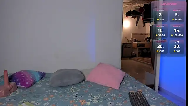 Snapshot of thamara26 chatting on February 14, 1:57 am thamara26 online show from February 14, 1:57 am