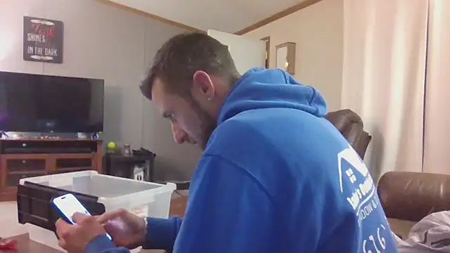 Snapshot of HungStud4You chatting on January 8, 3:08 am HungStud4You online show from January 8, 3:08 am