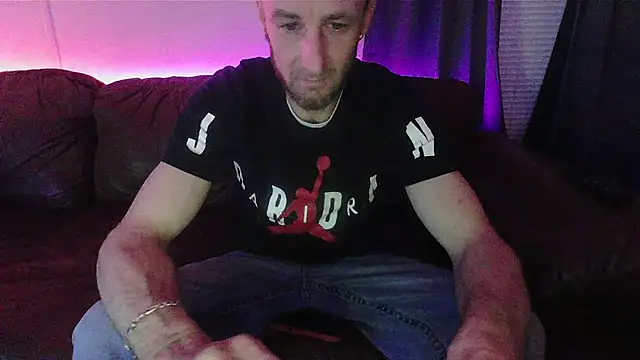 Snapshot of HungStud4You chatting on February 23, 5:45 am HungStud4You online show from February 23, 5:45 am