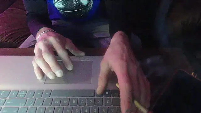 Snapshot of HungStud4You chatting on February 27, 7:44 am HungStud4You online show from February 27, 7:44 am