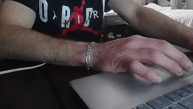 Snapshot of HungStud4You chatting on January 6, 3:32 am HungStud4You online show from January 6, 3:32 am