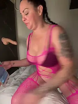 Snapshot of IvyWylde chatting on December 18, 10:46 pm IvyWylde online show from December 18, 10:46 pm