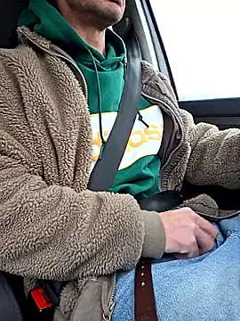 Snapshot of Zeefy chatting on November 6, 7:31 am Zeefy online show from November 6, 7:31 am