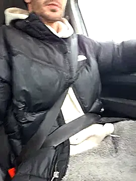 Snapshot of Zeefy chatting on December 3, 8:56 am Zeefy online show from December 3, 8:56 am