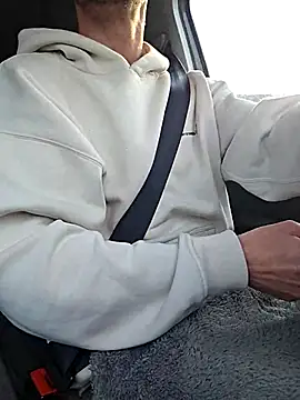 Snapshot of Zeefy chatting on December 16, 9:14 am Zeefy online show from December 16, 9:14 am