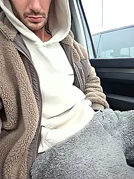 Snapshot of Zeefy chatting on December 17, 7:36 am Zeefy online show from December 17, 7:36 am