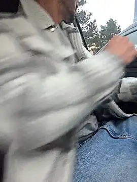 Snapshot of Zeefy chatting on December 18, 1:39 pm Zeefy online show from December 18, 1:39 pm