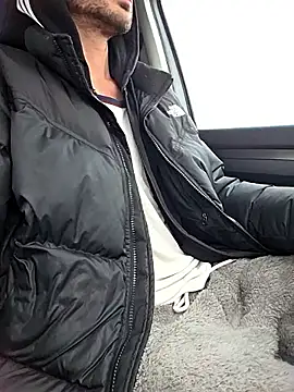 Snapshot of Zeefy chatting on December 20, 8:21 am Zeefy online show from December 20, 8:21 am