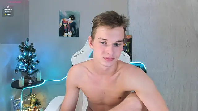 Snapshot of 4ever_dude chatting on December 25, 9:24 am 4ever dude online show from December 25, 9:24 am